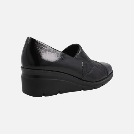 Zapatos confort en combinado de charol y tejido negros