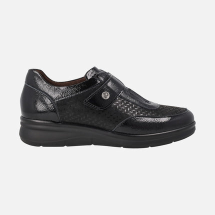 Comfort sneakers in black combination with velcro closure