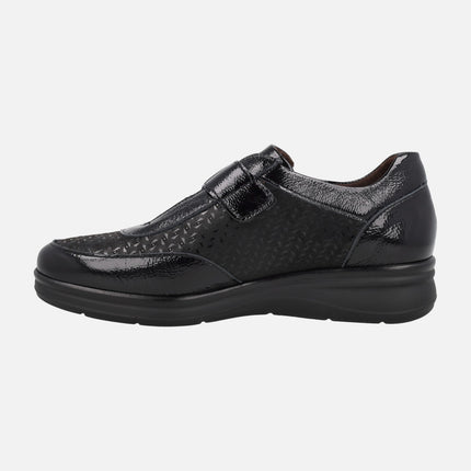 Comfort sneakers in black combination with velcro closure