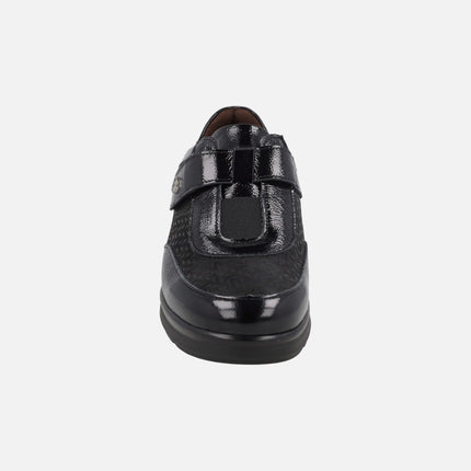 Comfort sneakers in black combination with velcro closure