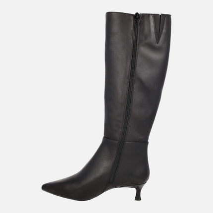 Botas altas de piel con punta afilada y tacón fino INVER