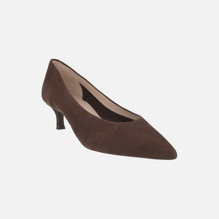 Brown suede pumps with pointed toe and low heel IDEY