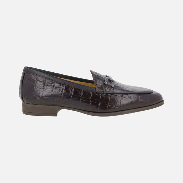 Women's moccasins in brown leather with crocodile engraving and DALCY decoration