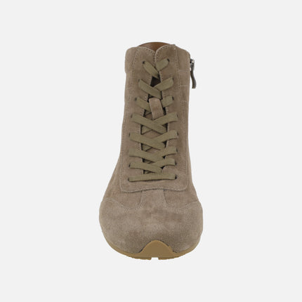 Deportivos abotinados para mujer en serraje taupe