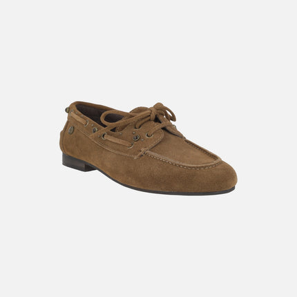 Náuticos para mujer en serraje camel con tachas