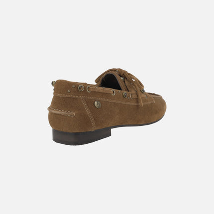Náuticos para mujer en serraje camel con tachas