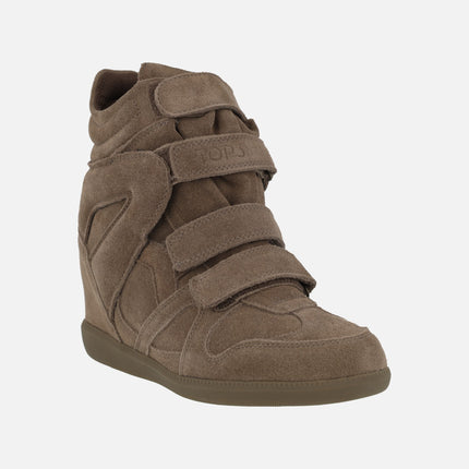 Deportivas de serraje con cuña interior y velcros