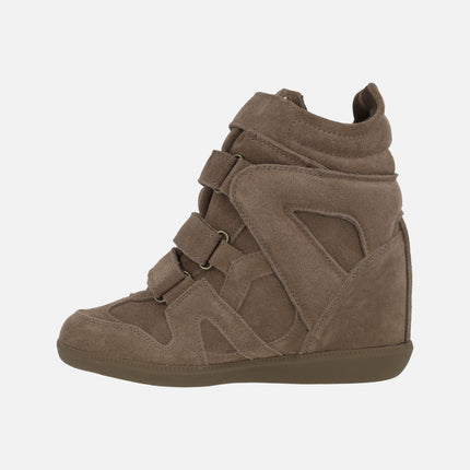 Deportivas de serraje con cuña interior y velcros