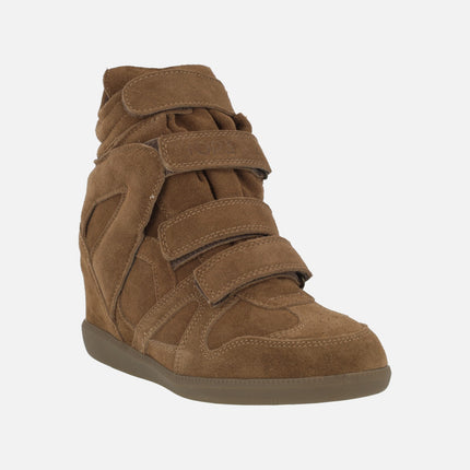 Deportivas de serraje con cuña interior y velcros
