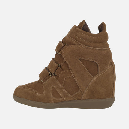 Deportivas de serraje con cuña interior y velcros