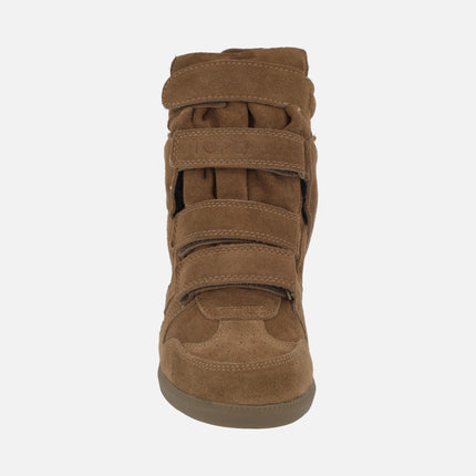 Deportivas de serraje con cuña interior y velcros