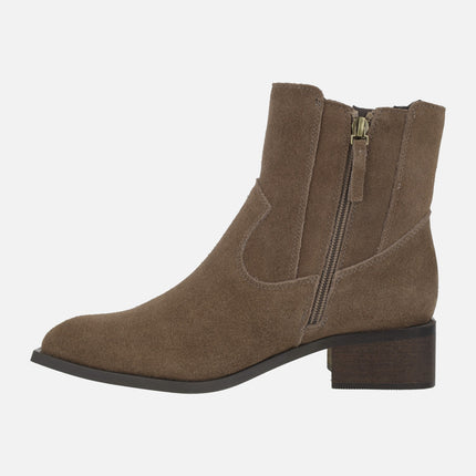 Botines de serraje con elástico y cremallera