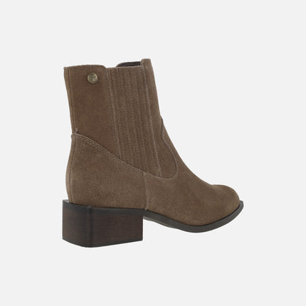 Botines de serraje con elástico y cremallera