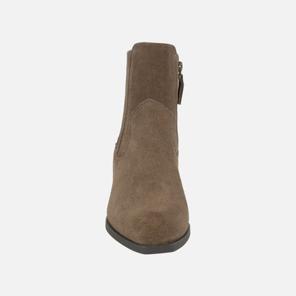 Botines de serraje con elástico y cremallera