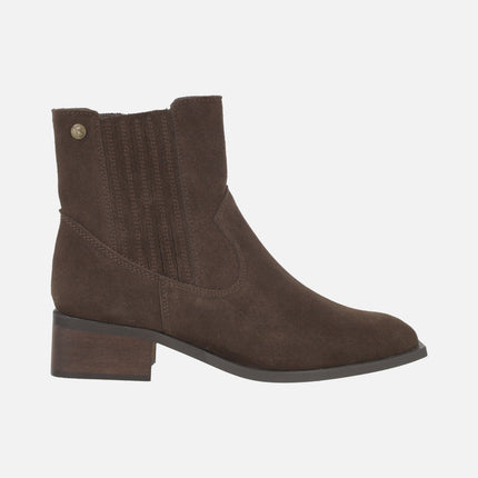 Botines de serraje con elástico y cremallera