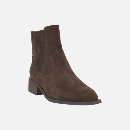 Botines de serraje con elástico y cremallera