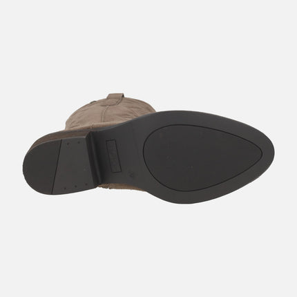 Botas de serraje estilo cowboy con bordados