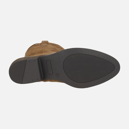 Botas de serraje estilo cowboy con bordados