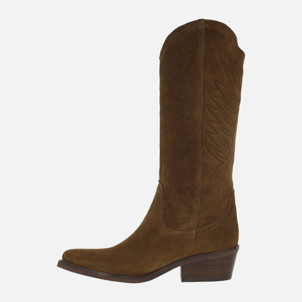 Botas de serraje estilo cowboy con bordados DKT67