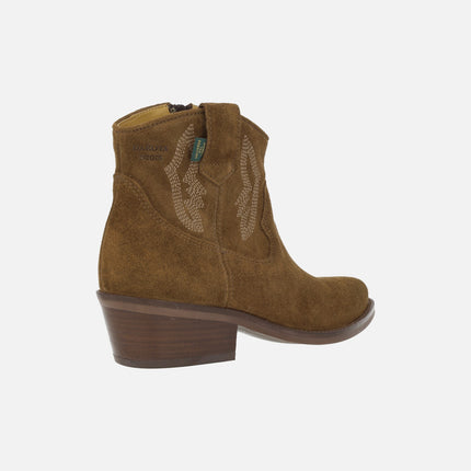 Botines de piel serraje estilo cowboy con pespuntes DKT68