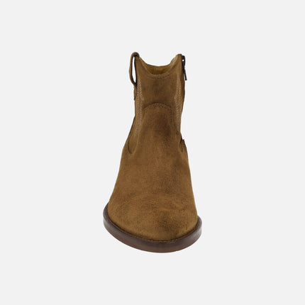 Botines de piel serraje estilo cowboy con pespuntes DKT68