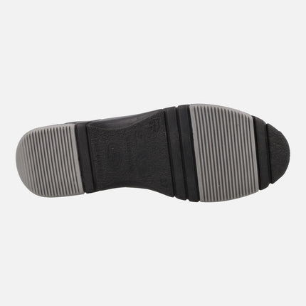 Comfort sneakers for women in black leather with lace closure