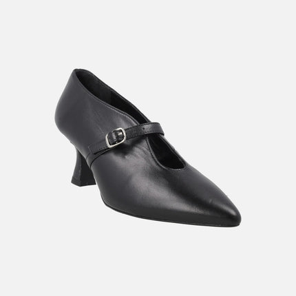 Heeled shoes for women in black leather with buckled bracelet