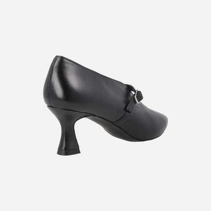 Heeled shoes for women in black leather with buckled bracelet