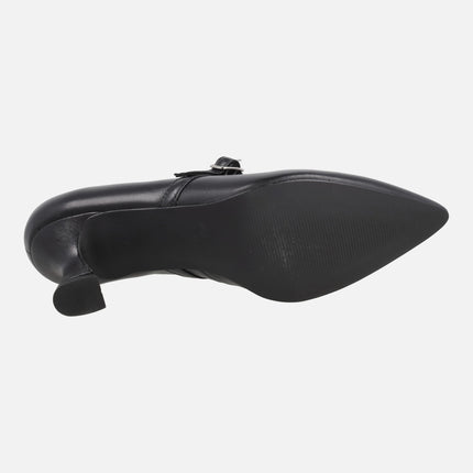 Heeled shoes for women in black leather with buckled bracelet