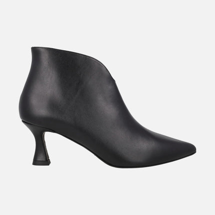 Women's high-heeled ankle boots in black leather with sharp toe