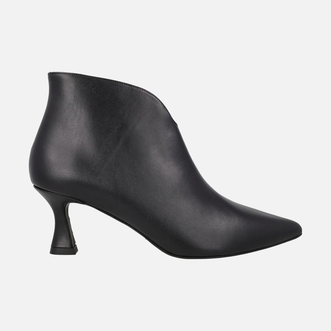 Botines de tacón para mujer en piel negra con puntera afilada
