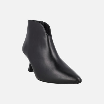 Women's high-heeled ankle boots in black leather with sharp toe