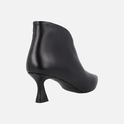 Women's high-heeled ankle boots in black leather with sharp toe