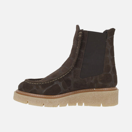 Botines estilo chelsea BRISTOL en ante grabado