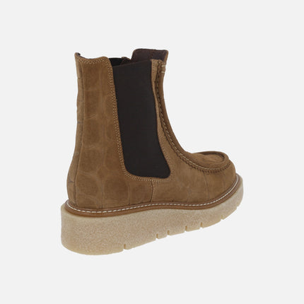 Botines estilo chelsea BRISTOL en ante grabado
