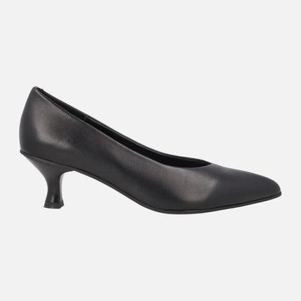 Zapatos negros de piel corte salón Slatina