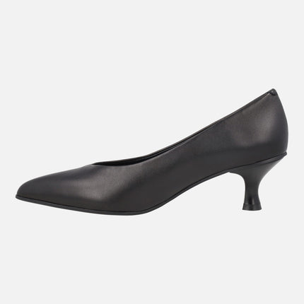 Zapatos negros de piel corte salón Slatina