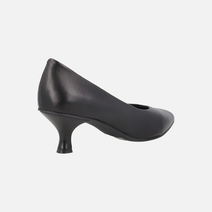 Zapatos negros de piel corte salón Slatina