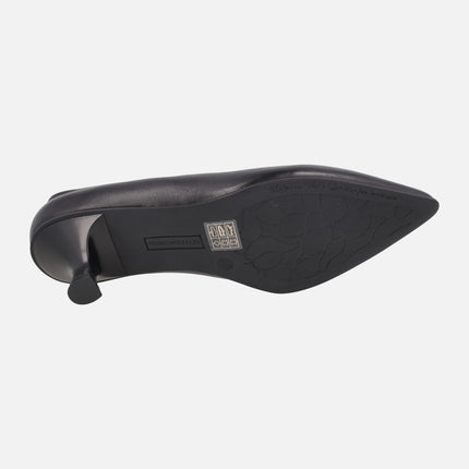 Zapatos negros de piel corte salón Slatina