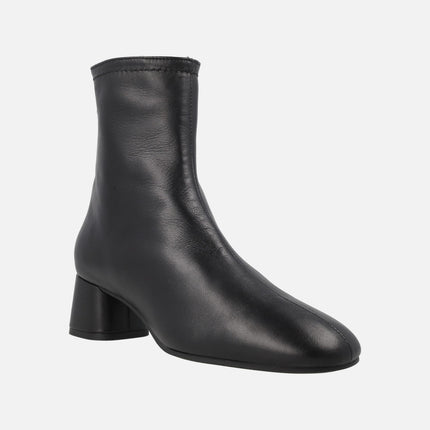 Black Asti leather ankle boots with 5 cm heels