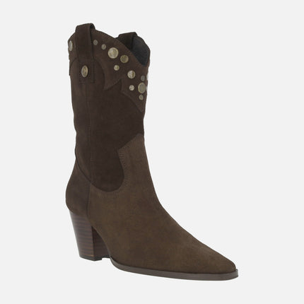 Botas estilo cowboy en serraje marrón con tachas