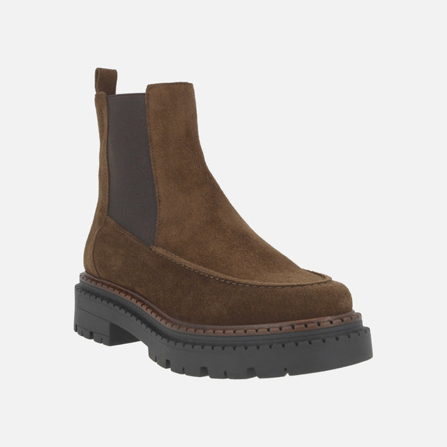 Chelsea boots for women in brown suede with TRACK outsole