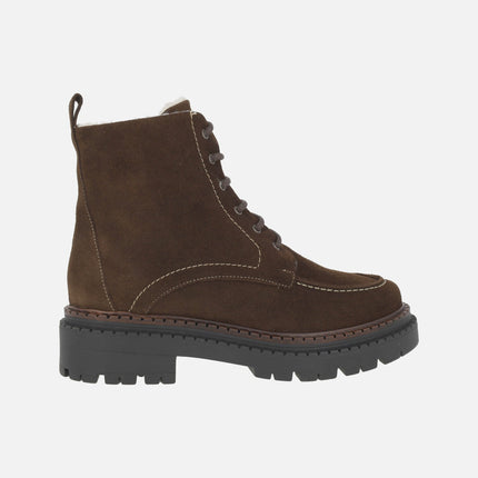 Lace-up ankle boots in brown suede with sheepskin lining