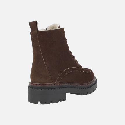 Lace-up ankle boots in brown suede with sheepskin lining