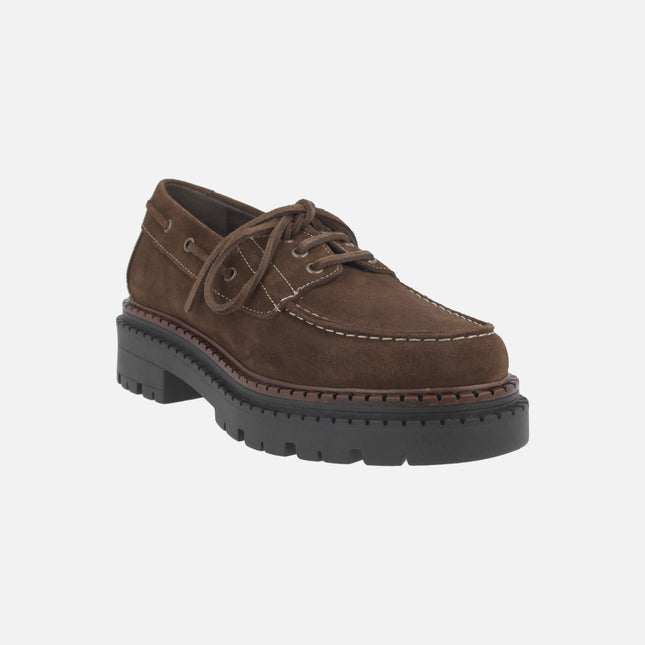 Women's boat shoes in brown suede with track sole
