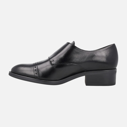 Zapatos para mujer en piel negra con hebillas doradas