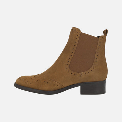 Botines para mujer estilo chelsea en serraje cuero con detalle de picados