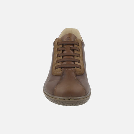 Zapatos deportivos confort para mujer en piel marrón con cierre de elásticos