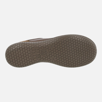 Zapatos deportivos confort para mujer en piel marrón con cierre de elásticos