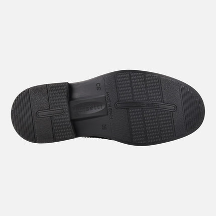 Classic black men's shoes with Waterproof membrane